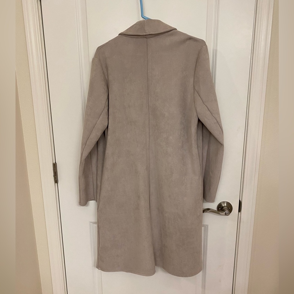 Lulu’s jacket - Picture 2 of 3